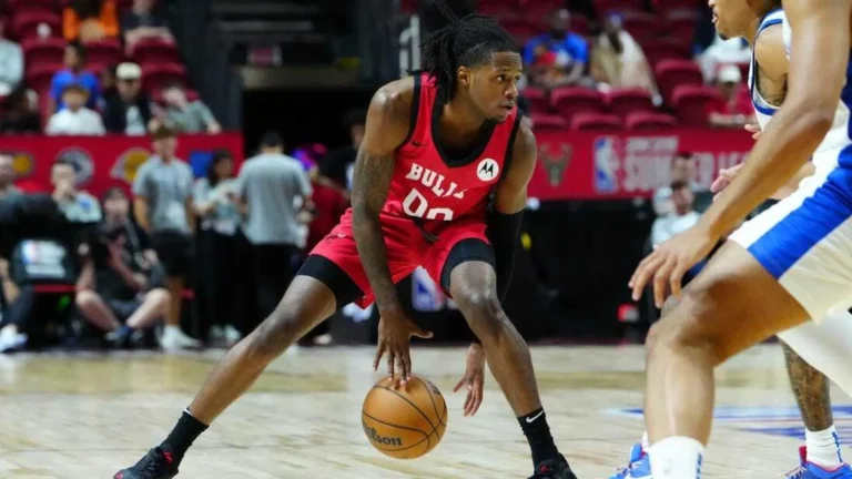 Just out : G DJ Steward signs a two-way contract with the Bulls.